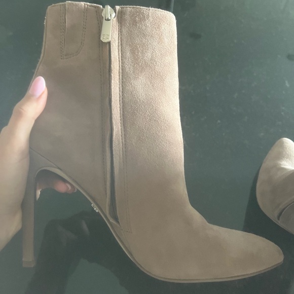Sam Edelman Suede Booties Gently Worn Size 7.5 - Picture 3 of 4